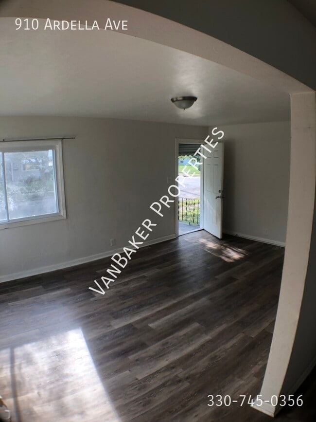 Building Photo - 910 Ardella Ave