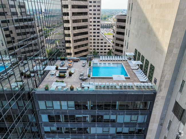 Rooftop Pool - 220 Meridian