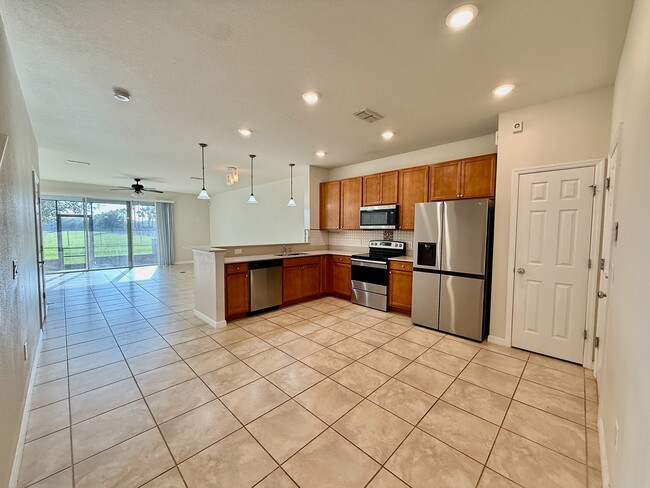 Building Photo - 3977 Plainview Dr