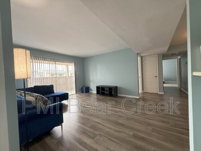 Foto del edificio - 8523 Hearth Dr