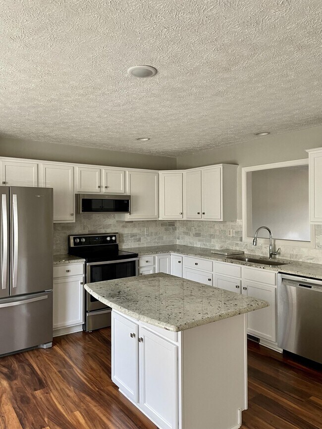 Building Photo - 717 Wyndhurst Dr