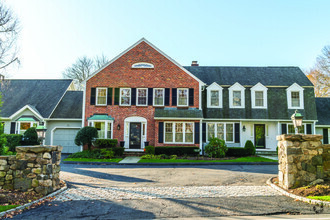 Building Photo - 143 East Ave