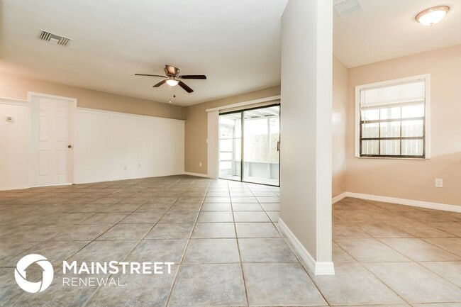 Foto del edificio - 1718 Tall Pines Dr