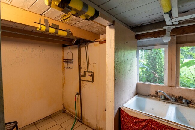 Foto del edificio - 398 Ohai St