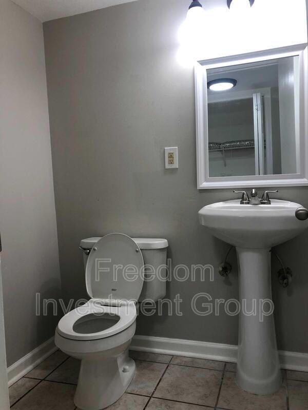 Building Photo - 139 Louella Dr