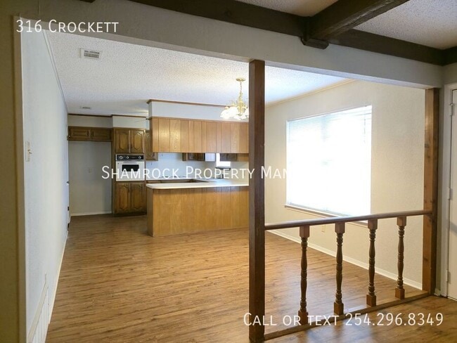 Building Photo - Hewitt 3-Bedroom