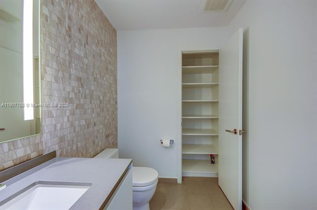 Foto del edificio - Rise Condo