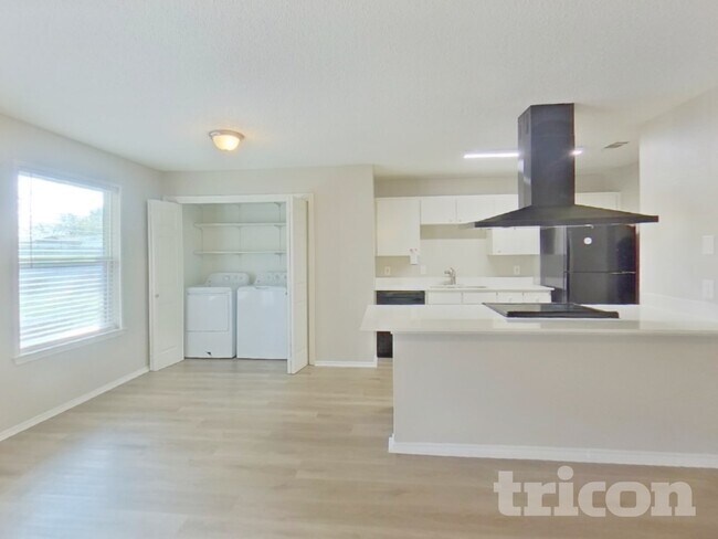 Foto del edificio - 5915 Myers Rd