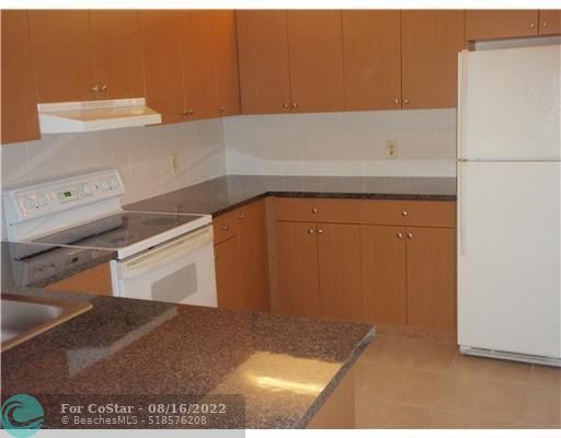 Building Photo - 11452 Royal Palm Blvd