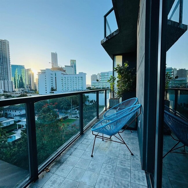 Foto del edificio - 201 SW 17th Rd