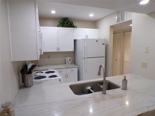 Building Photo - 622 Bird Bay Dr S