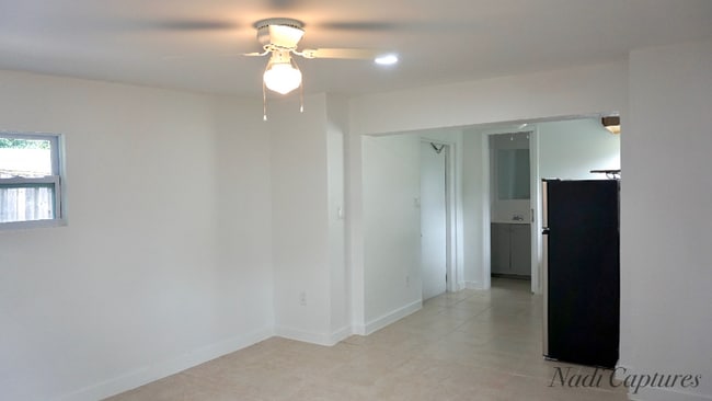 Building Photo - 1421 N Andrews Ave