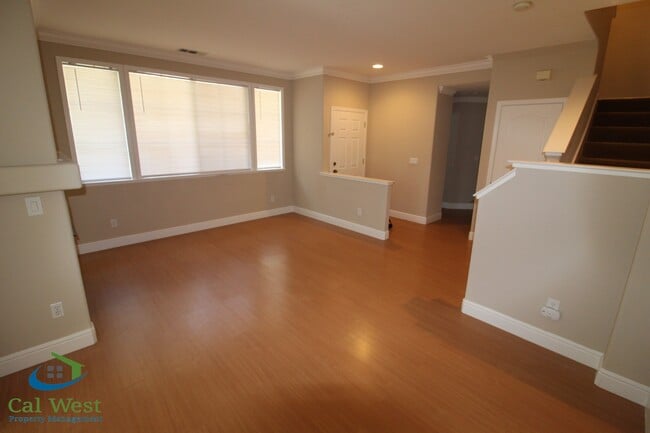 Building Photo - $3,895 - Beautiful 3bd/2.5ba Townhouse in the Palmia Community near Hwy 85 and Cottle!