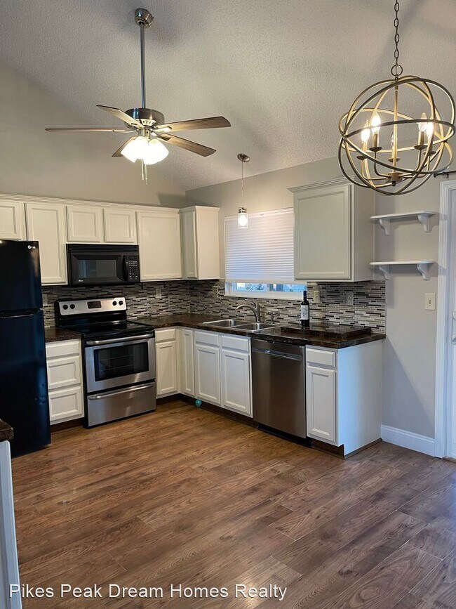 Foto del edificio - 4 br, 2 bath House - 8140 Camfield Circle