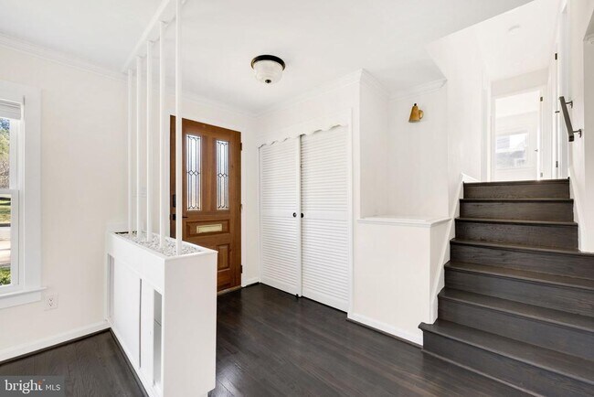 Building Photo - 700 N Mansfield St