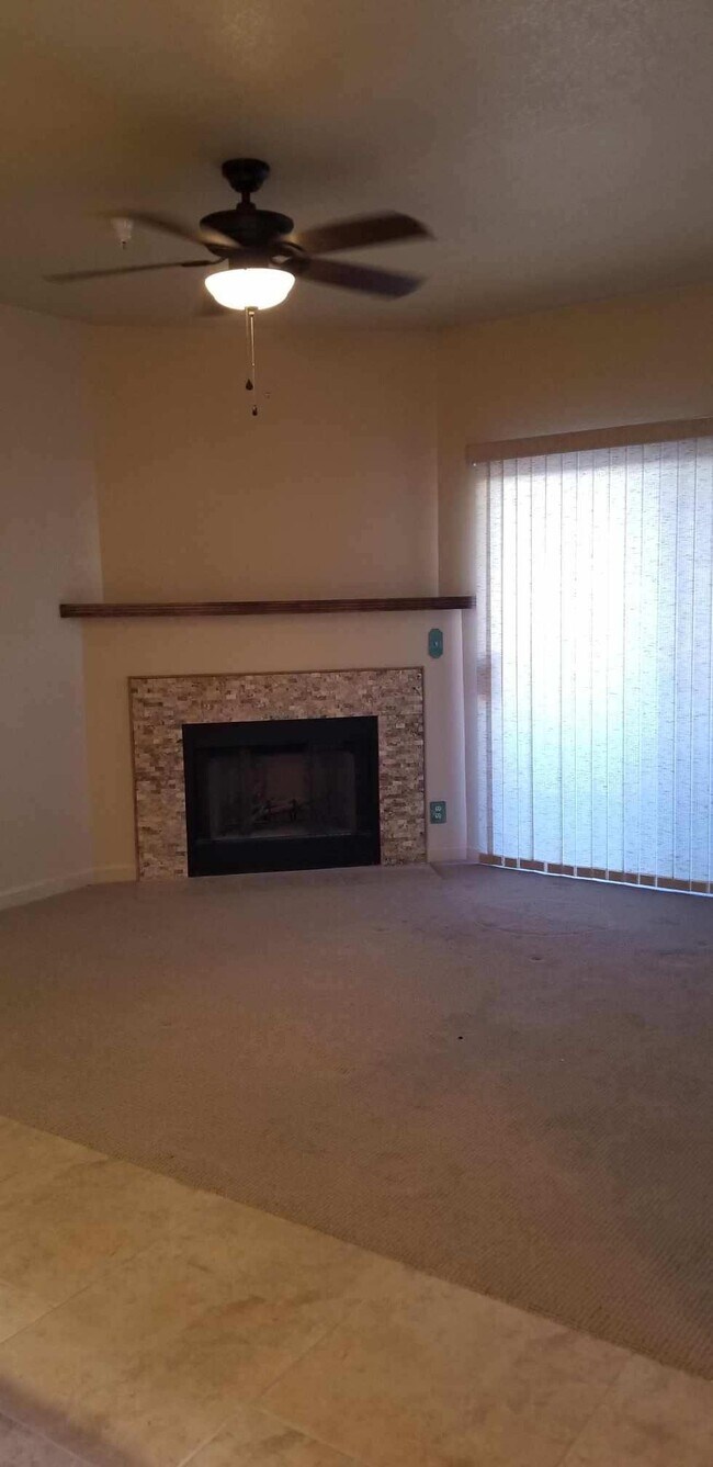 Foto del edificio - 1650 Smoketree Ave S