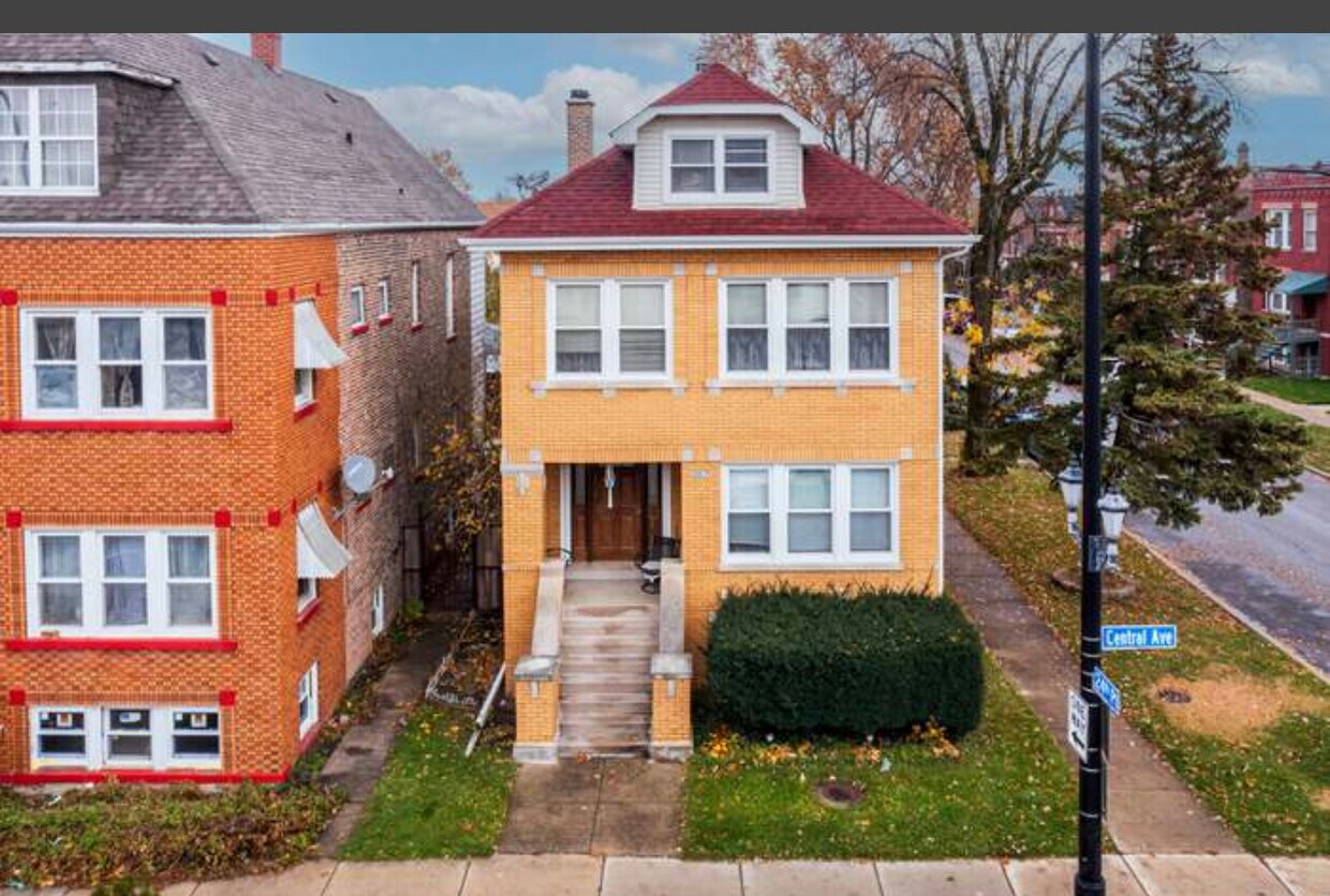 Foto principal - 2417 S Central Ave