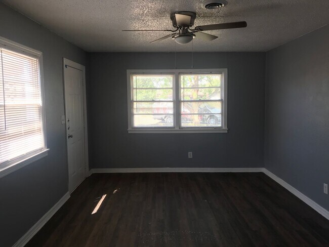 Foto del edificio - $0 First Month's Rent / $0 Deposit at Move-in