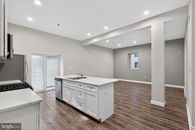 Foto del edificio - 980 N Marshall St