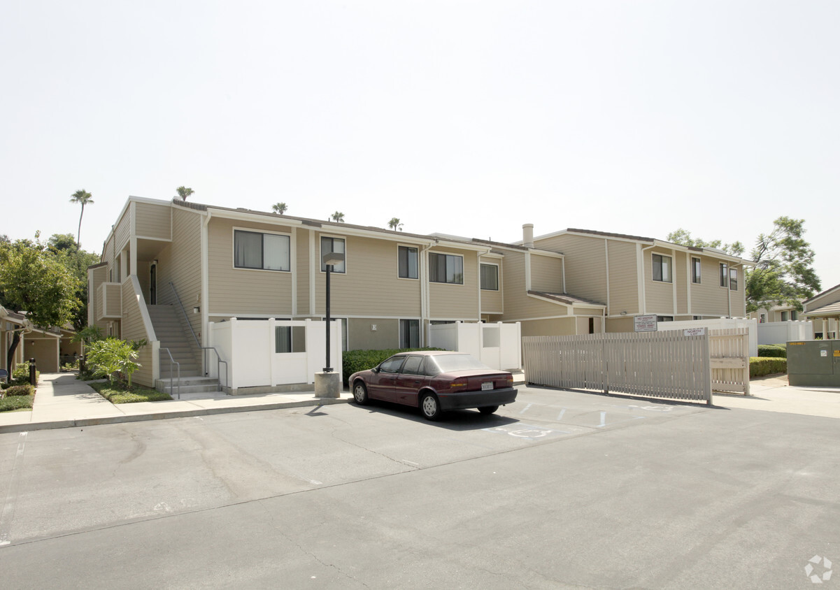 Building Photo - Glendora Gardens