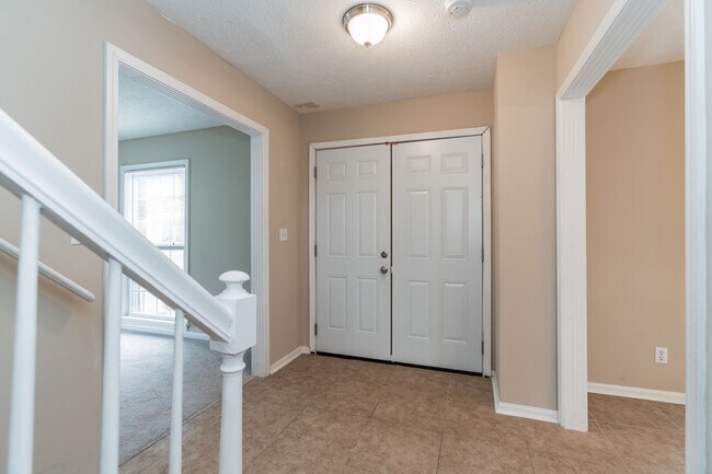 Building Photo - 4005 Ashridge Dr