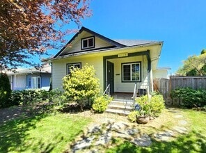 Building Photo - 2115 Oakes Ave