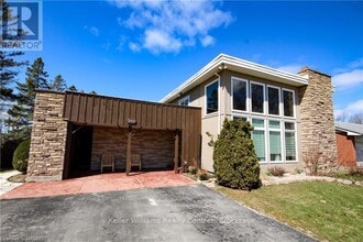 Building Photo - 250 Tyendinaga Dr