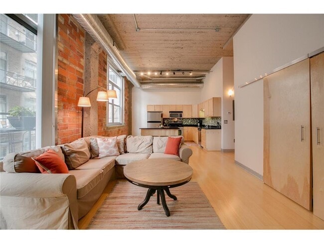 Building Photo - 521 S 7th St