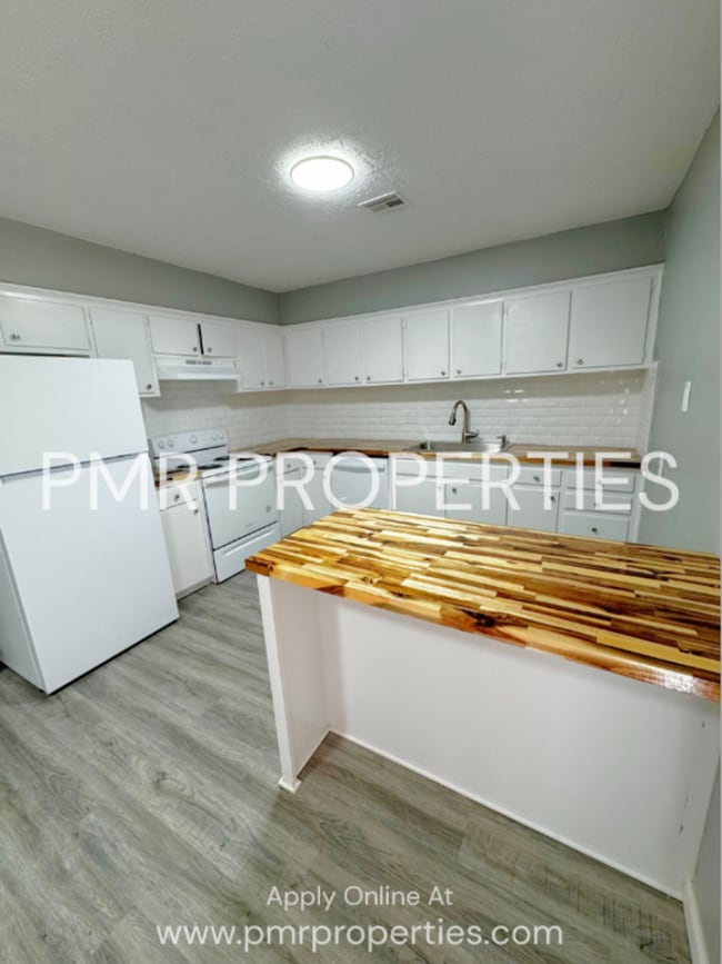 Foto del edificio - 4 Bedrooms/2 Bathrooms House