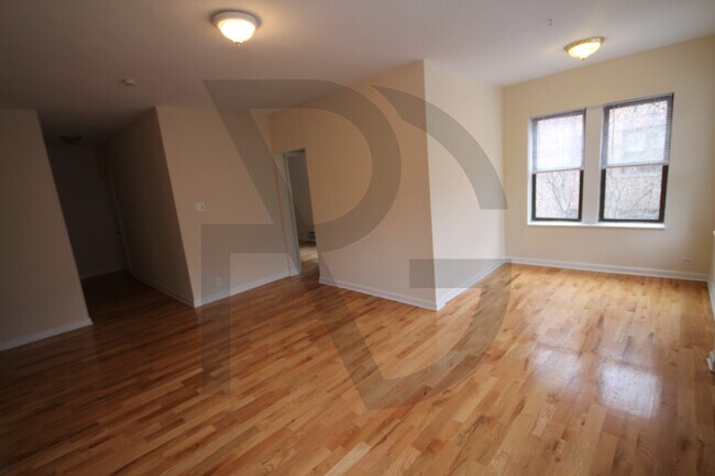 Foto del edificio - 3721 N Pine Grove Ave