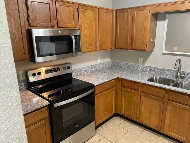 Cocina - 1382 N Dawn Dr