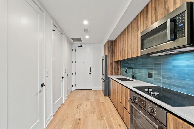 Building Photo - 84 East Ave