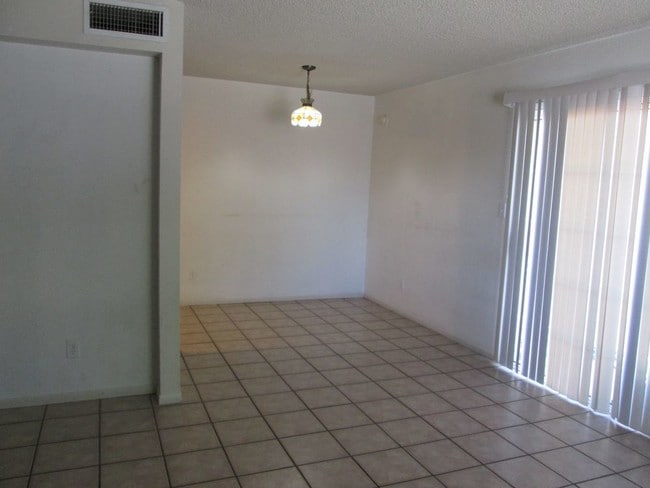 Building Photo - 600 S Dobson Rd