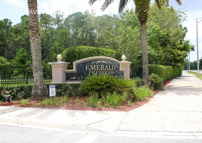 Building Photo - Emerald Preserve Townhome w/Pond Views