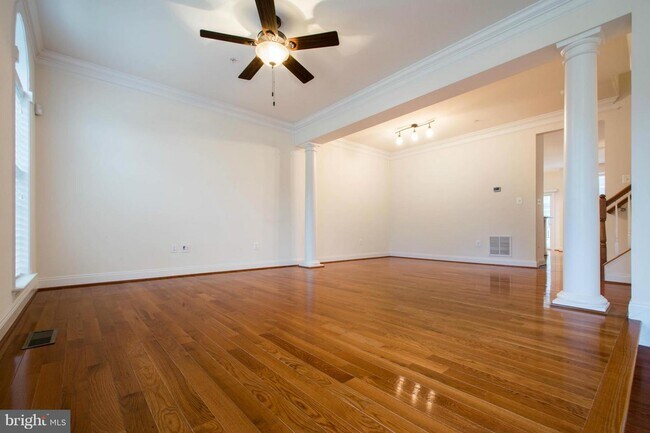 Foto del edificio - 7638 Elmcrest Rd