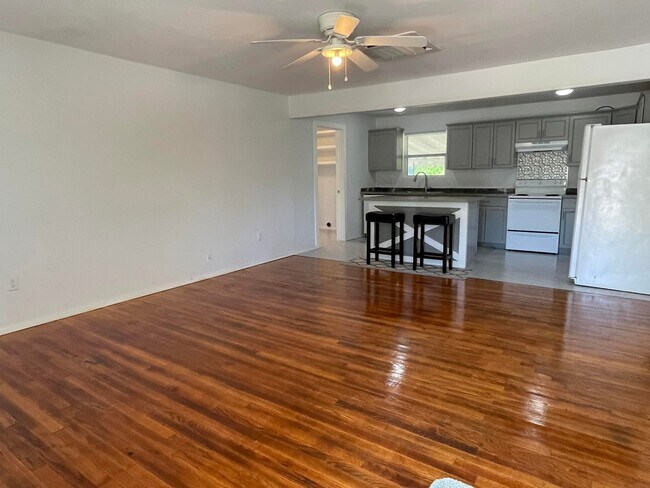 Foto del edificio - 437 15th Ave NW