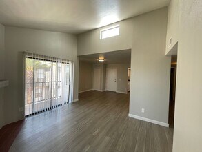 Building Photo - 934 N Benton Ave