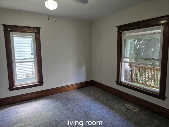 Building Photo - 913 Neumaier Ct