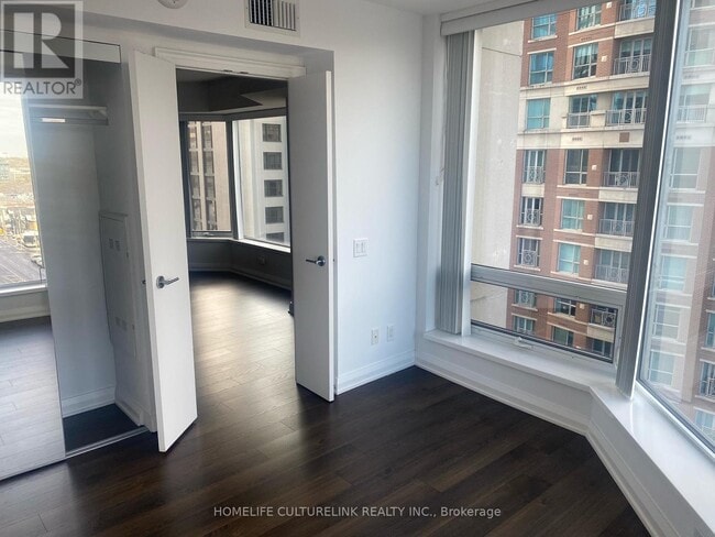 Building Photo - 155 Yorkville Ave