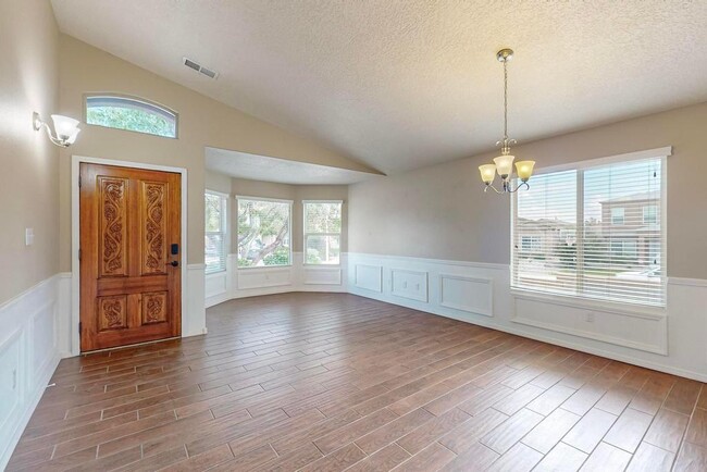Building Photo - 1131 Desert Sunflower Dr NE