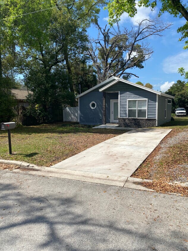 Primary Photo - 6608 N Taliaferro Ave