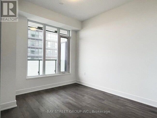 Building Photo - 575 Bloor St E