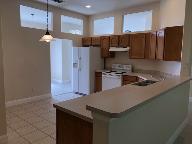 Building Photo - LOTS OF ROOM IN THIS CUTE 3/2 HOME IN CLER...