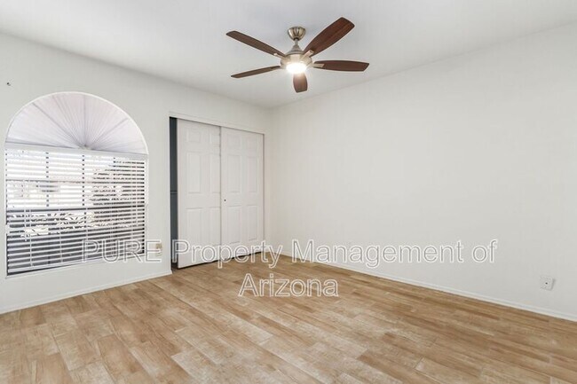 Foto del edificio - 6017 E Betty Elyse Ln