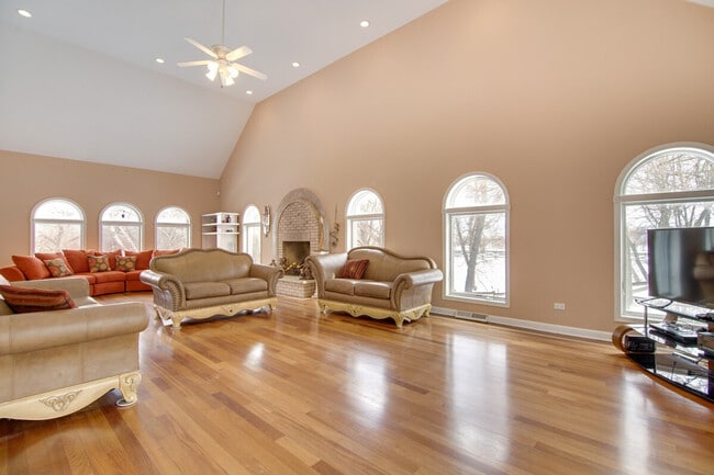 Foto del edificio - 30W777 Shoe Factory Rd