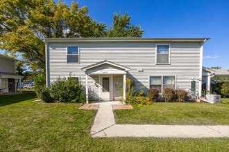 Building Photo - 1370 N Glen Cir