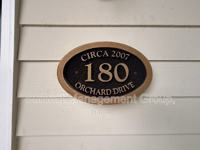Foto del edificio - 180 Orchard Dr