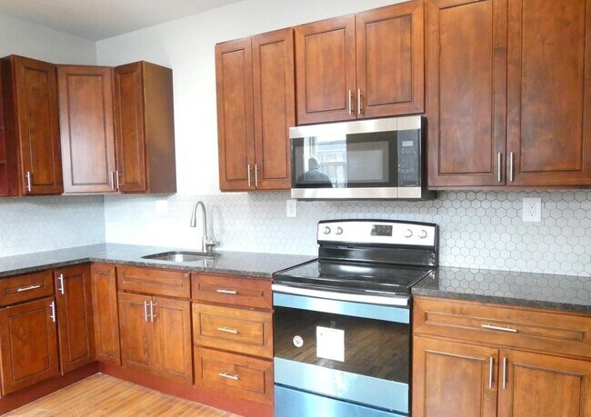 Kitchen - 3400 Emerald St