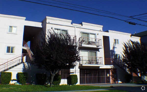 Primary Photo - 5226 Cartwright Ave