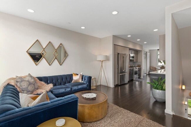 Building Photo - 3Bd/3Ba Seattle Townhouse